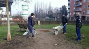 Volontari in azione all'interno del Parco Fazioli