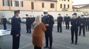 Consegna della decorazione a un operatore della Polizia Locale