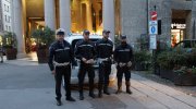 Gli agenti della Polizia Locale di pattuglia ai giardini di piazza Roma