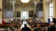 Sala dei Quadri gremita in occasione della cerimonia di consegna del Premio di bontà Bittanti