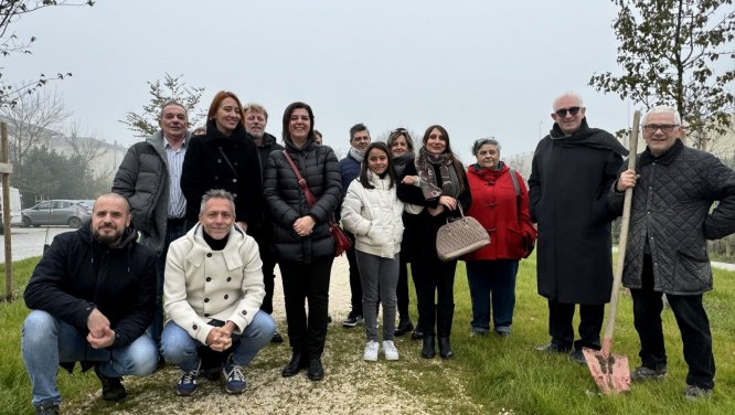 Foto di gruppo dei partecipanti all'inaugurazione del nuovo parco al quartiere S. Felice