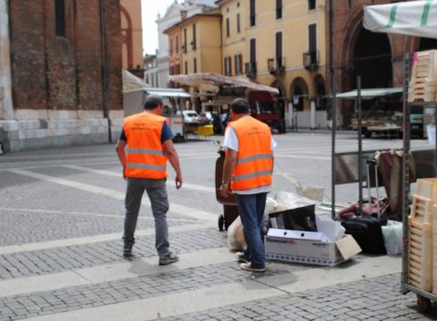 Stop ai sacchi neri e agenti ambientali già operativi