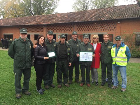 Foto di gruppo delle GEV con l'Assessore Pasquali e Cinzia Vuoto