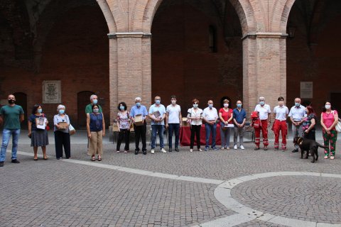 Foto di gruppo al termine della consegna dei tablet donati dal CILP