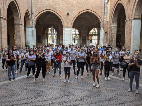 Foto di gruppo di volontarie e volontari del Servizio Civile Universale