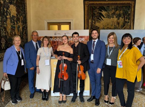 L'assessore Luca Burgazzi con la delegazione cremonese e la direttrice del settore Turismo del Comune di Genova