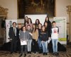 Gruppo di insegnanti e studenti premiati