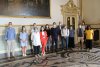 Foto di gruppo in Sala della Consulta con i tutori volontari di minori stranieri non accompagnati